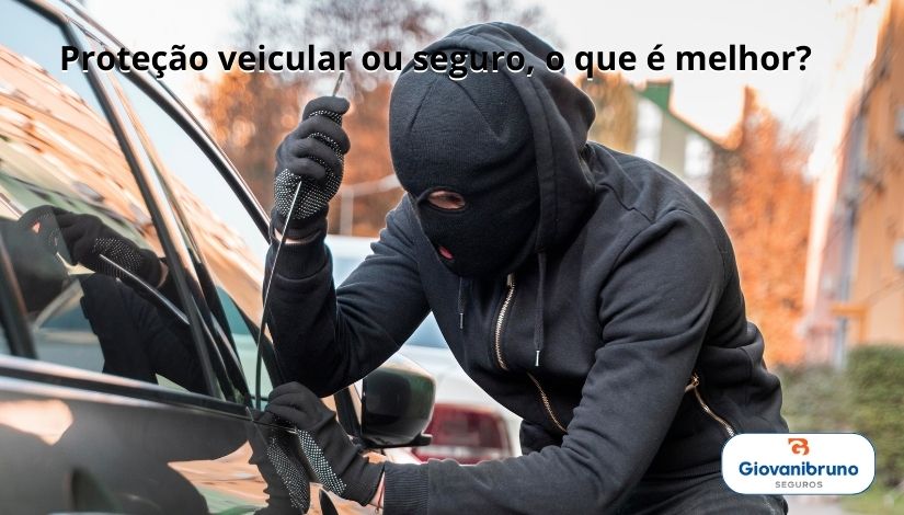 homem tentando roubar carro proteção veicular seguro